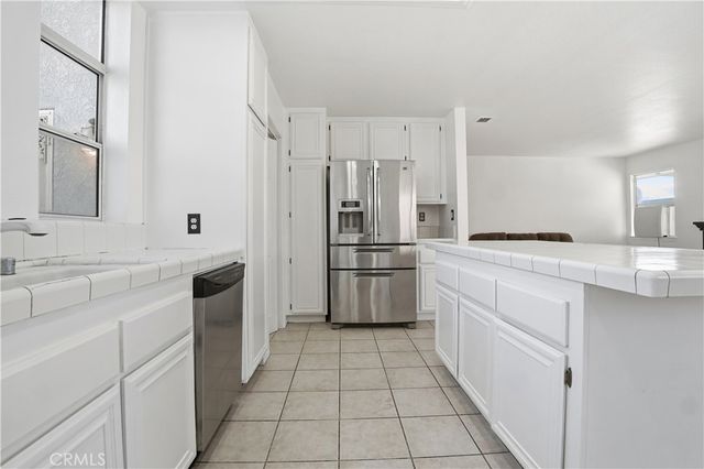 20592 Mockingbird Avenue, Apple Valley, CA 92308