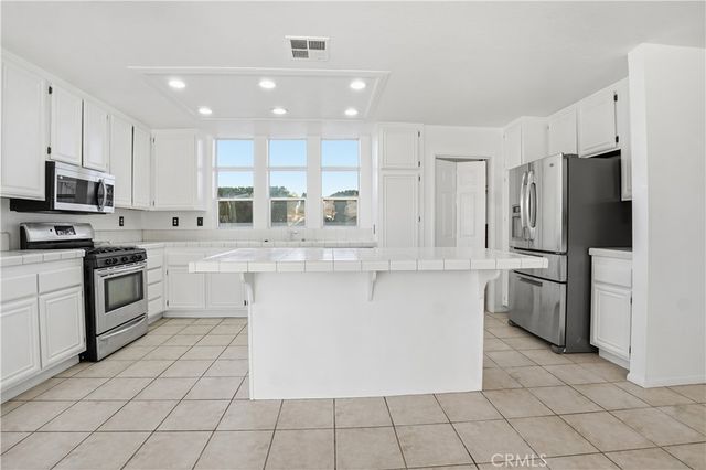 20592 Mockingbird Avenue, Apple Valley, CA 92308