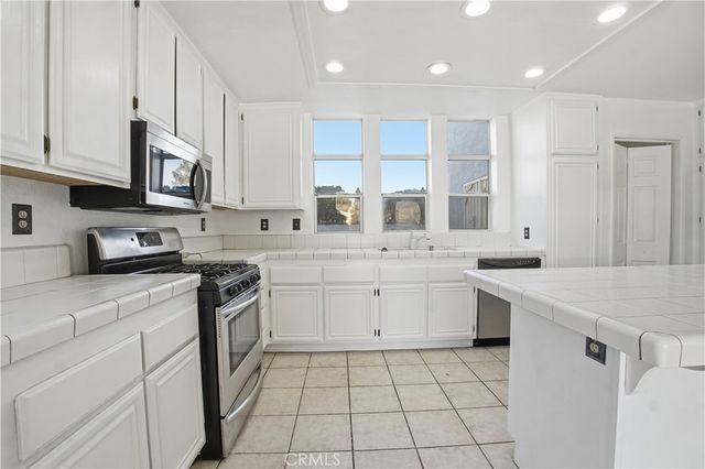 20592 Mockingbird Avenue, Apple Valley, CA 92308