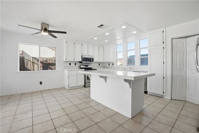 20592 Mockingbird Avenue, Apple Valley, CA 92308