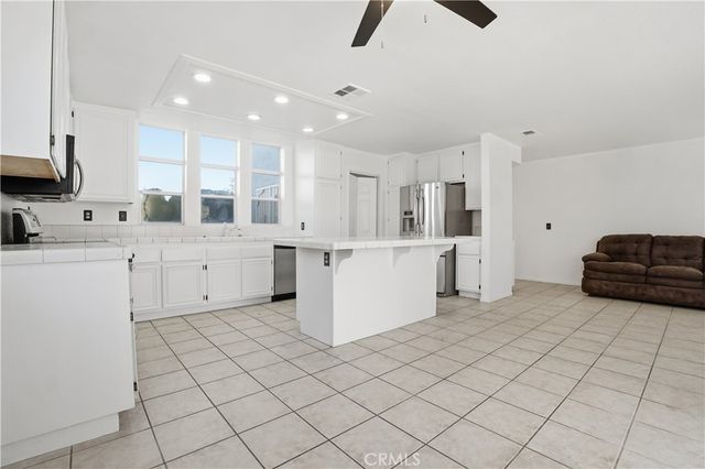 20592 Mockingbird Avenue, Apple Valley, CA 92308