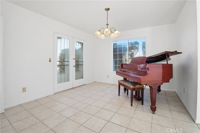 20592 Mockingbird Avenue, Apple Valley, CA 92308