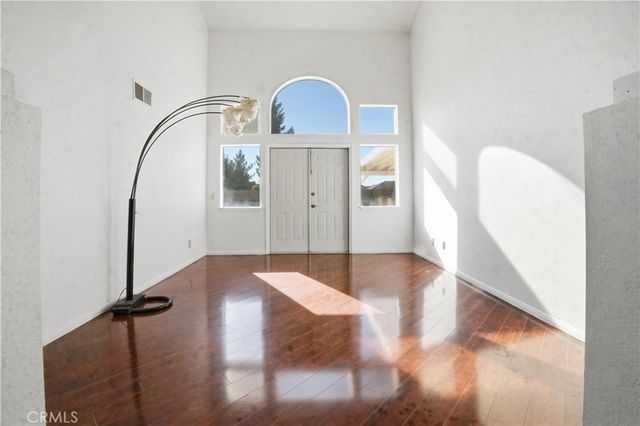 20592 Mockingbird Avenue, Apple Valley, CA 92308