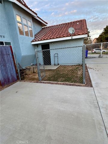 20592 Mockingbird Avenue, Apple Valley, CA 92308