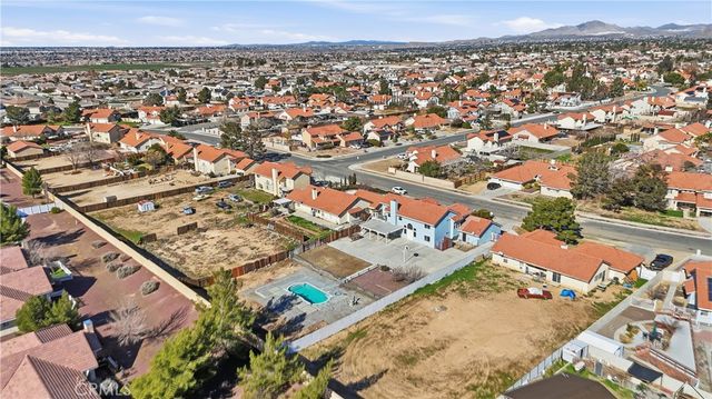 20592 Mockingbird Avenue, Apple Valley, CA 92308