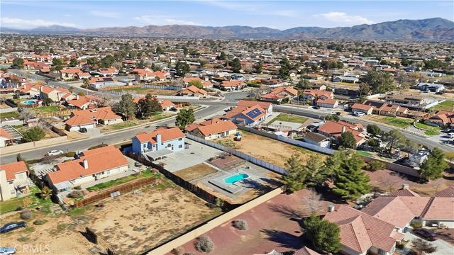 20592 Mockingbird Avenue, Apple Valley, CA 92308