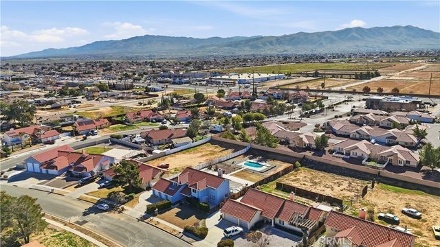 20592 Mockingbird Avenue, Apple Valley, CA 92308