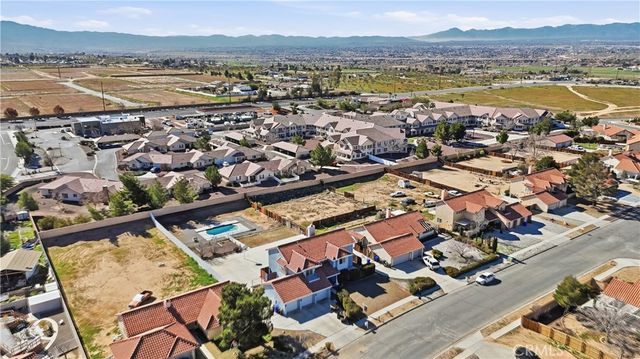 20592 Mockingbird Avenue, Apple Valley, CA 92308