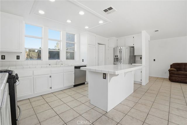 20592 Mockingbird Avenue, Apple Valley, CA 92308