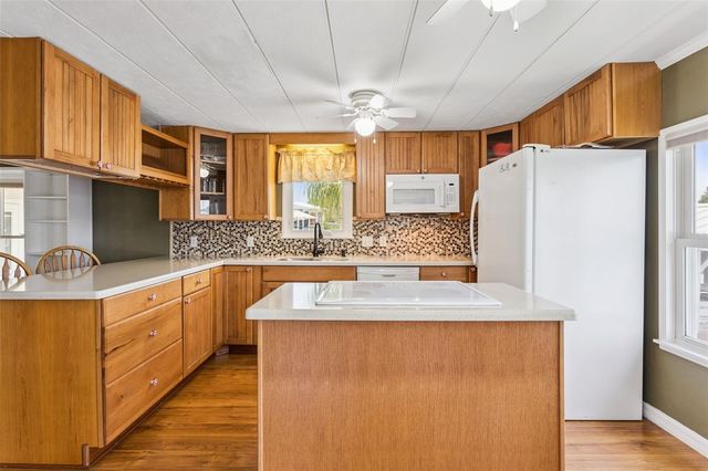 30127 GREEN BAY DRIVE, Tavares, FL 32778