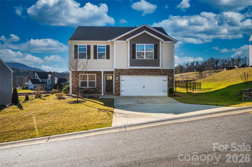 126 Amblers Knoll Road, Weaverville, NC 28787