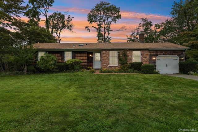 365 Van Buren Street, Saint James, NY 11780