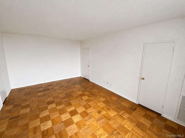 27010 Grand Central Parkway 7C, Floral Park, NY 11005