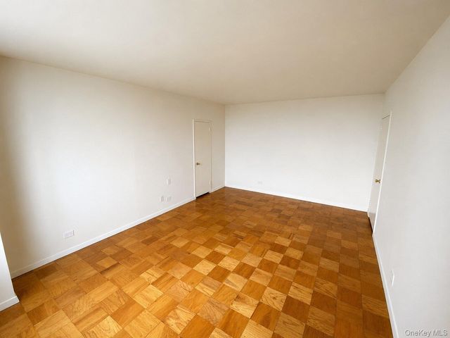 27010 Grand Central Parkway 7C, Floral Park, NY 11005