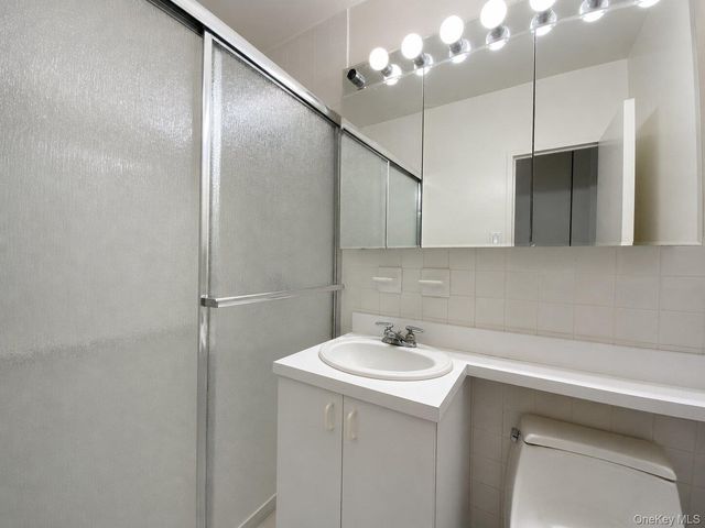 27010 Grand Central Parkway 7C, Floral Park, NY 11005