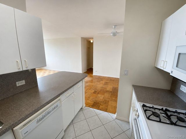 27010 Grand Central Parkway 7C, Floral Park, NY 11005