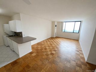 27010 Grand Central Parkway 7C, Floral Park, NY 11005