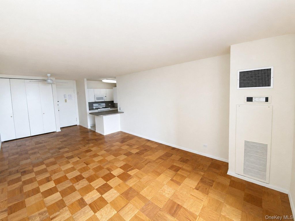27010 Grand Central Parkway 7C, Floral Park, NY 11005 — photo 2