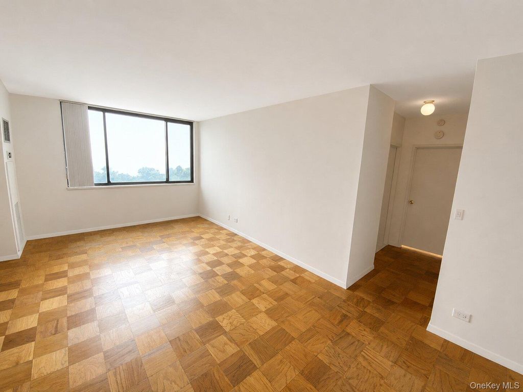 27010 Grand Central Parkway 7C, Floral Park, NY 11005 — photo 4