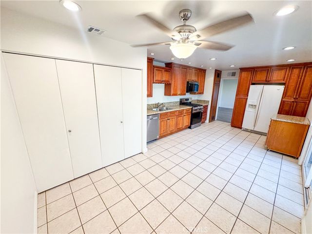 9952 Independence Avenue, Chatsworth, CA 91311