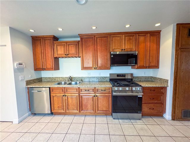 9952 Independence Avenue, Chatsworth, CA 91311