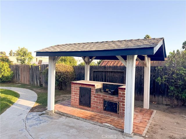 9952 Independence Avenue, Chatsworth, CA 91311