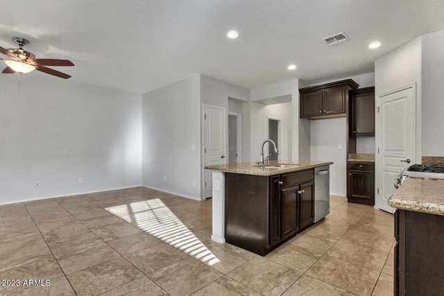 1675 W PELICAN Drive, Chandler, AZ 85286