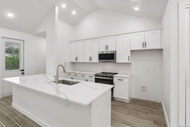 329 Bluebonnet Breeze, Canyon Lake, TX 78133