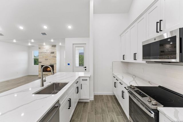 329 Bluebonnet Breeze, Canyon Lake, TX 78133