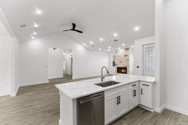 329 Bluebonnet Breeze, Canyon Lake, TX 78133