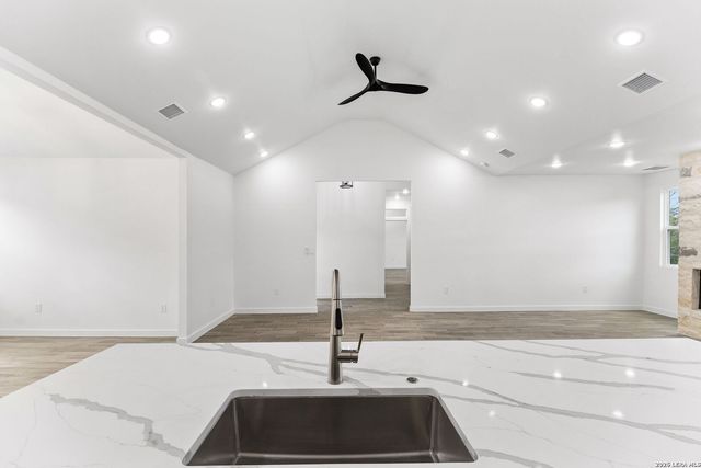 329 Bluebonnet Breeze, Canyon Lake, TX 78133