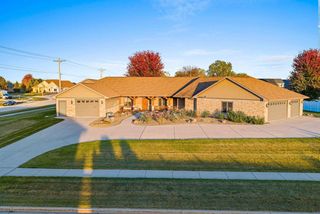 2121 FOX POINT CIRCLE, De Pere, WI 54115