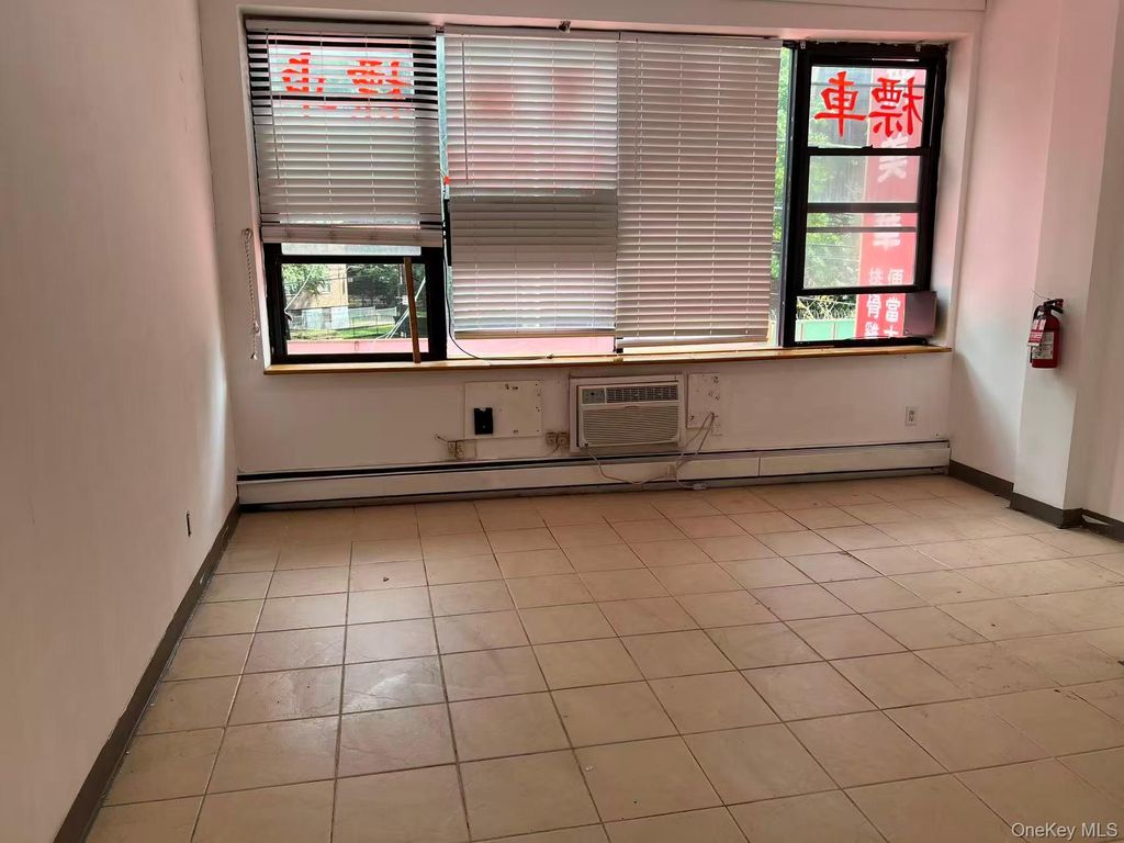 133-51 Roosevelt Avenue 2FL front, Flushing, NY 11354 — photo 2