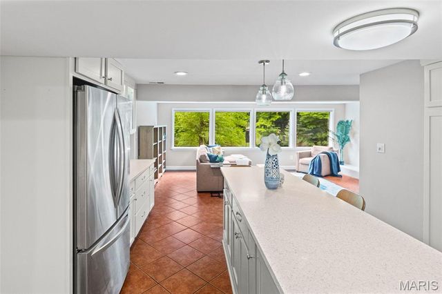 8 Oakdale Lake Drive, Glen Carbon, IL 62034