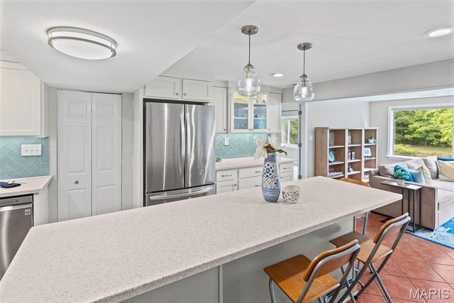 8 Oakdale Lake Drive, Glen Carbon, IL 62034