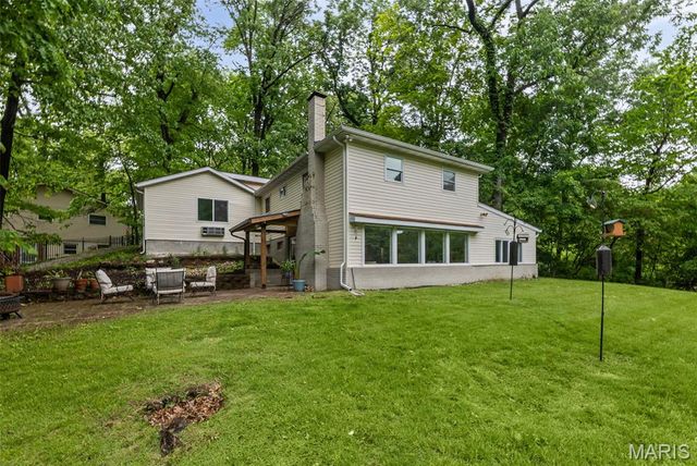 8 Oakdale Lake Drive, Glen Carbon, IL 62034