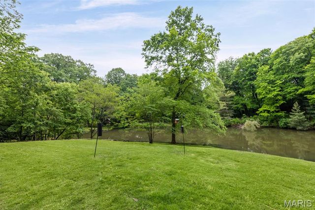 8 Oakdale Lake Drive, Glen Carbon, IL 62034