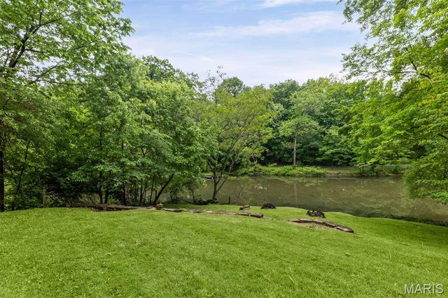 8 Oakdale Lake Drive, Glen Carbon, IL 62034