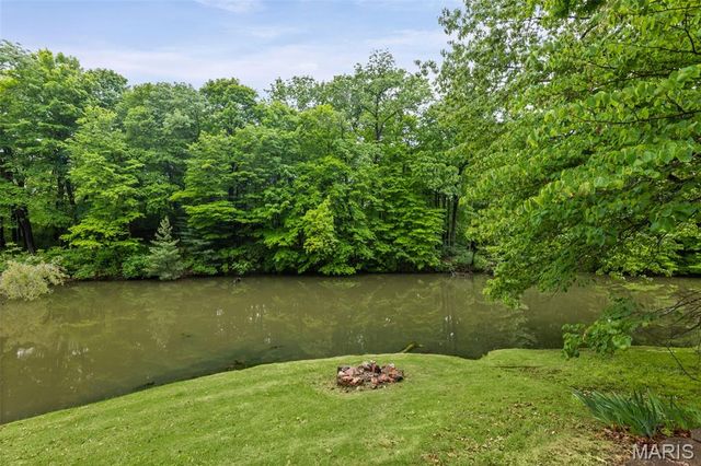 8 Oakdale Lake Drive, Glen Carbon, IL 62034