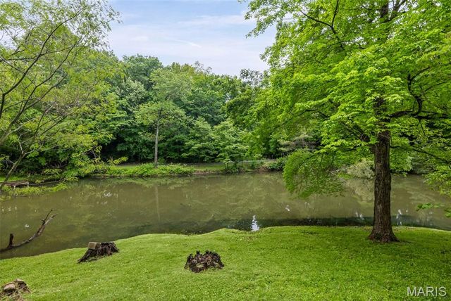 8 Oakdale Lake Drive, Glen Carbon, IL 62034