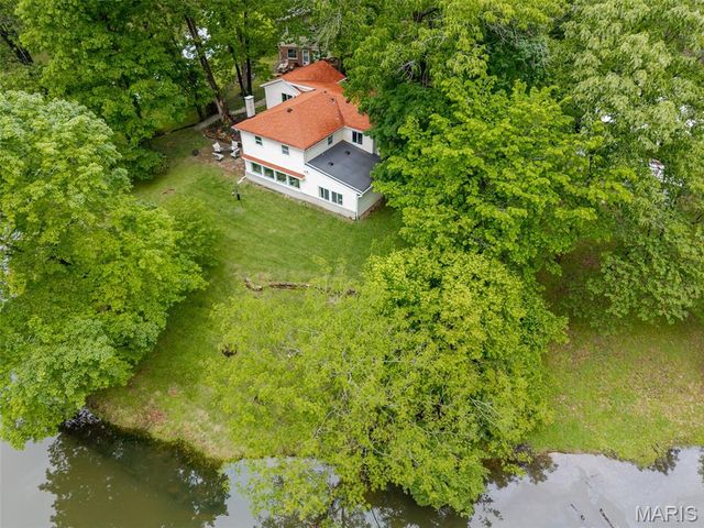8 Oakdale Lake Drive, Glen Carbon, IL 62034