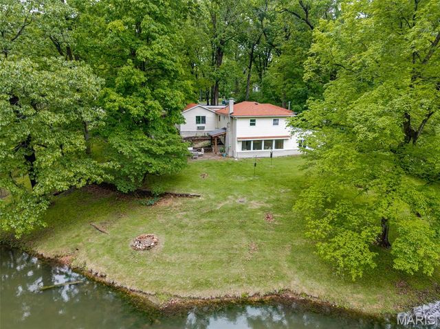 8 Oakdale Lake Drive, Glen Carbon, IL 62034