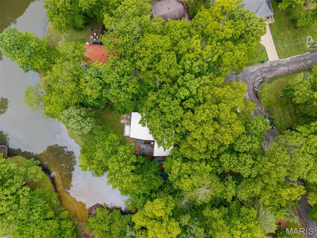 8 Oakdale Lake Drive, Glen Carbon, IL 62034