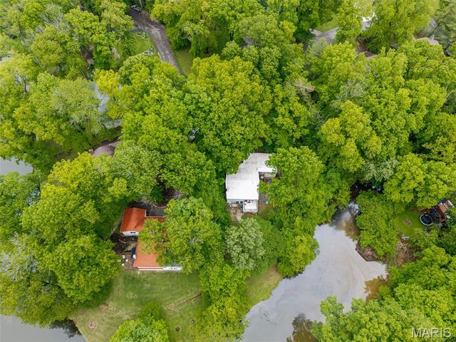 8 Oakdale Lake Drive, Glen Carbon, IL 62034