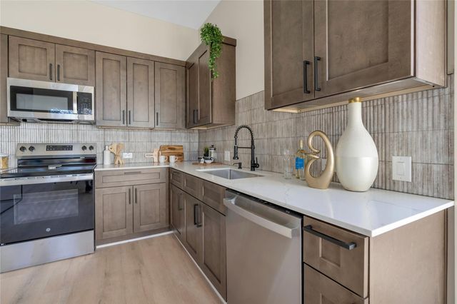 2309 Montopolis DR 7, Austin, TX 78741