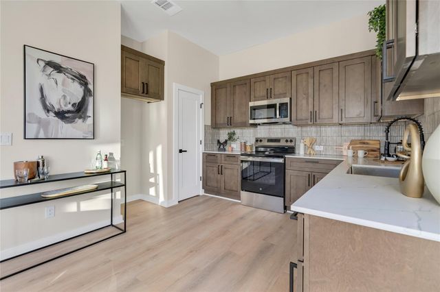 2309 Montopolis DR 7, Austin, TX 78741