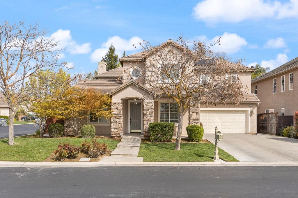 4756 N Emerald Peak Drive, Clovis, CA 93619
