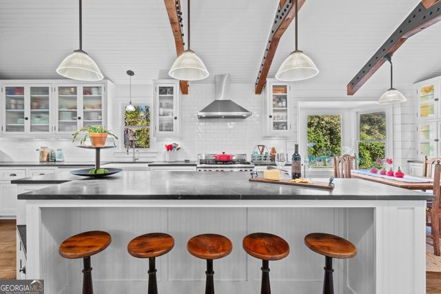 104 Lakeshore Circle NE, Marietta, GA 30067