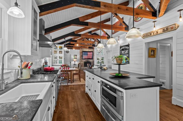 104 Lakeshore Circle NE, Marietta, GA 30067