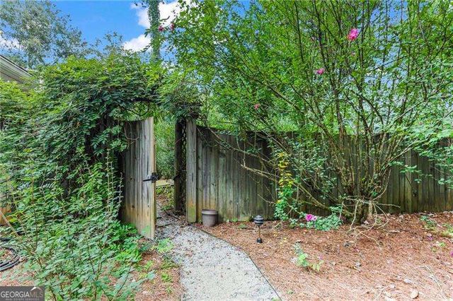 104 Lakeshore Circle NE, Marietta, GA 30067